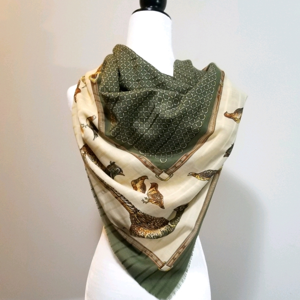 Elegant Green and Cream Scarf - Picture 3 of 9